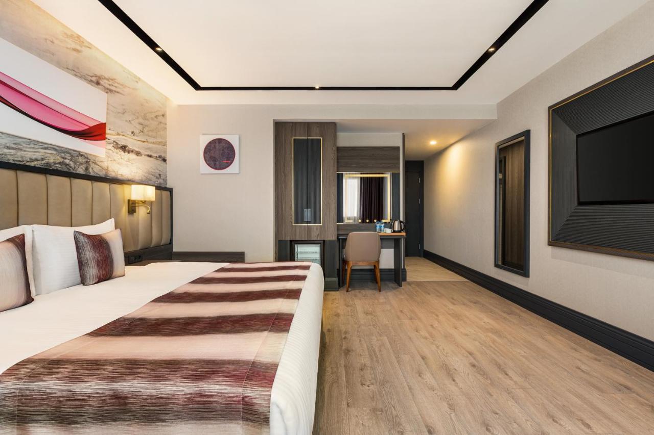 Hotel Ramada By Wyndham Istanbul Umraniye Esterno foto
