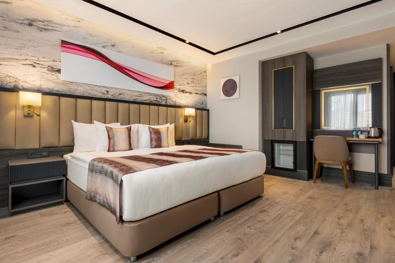 Hotel Ramada By Wyndham Istanbul Umraniye Esterno foto