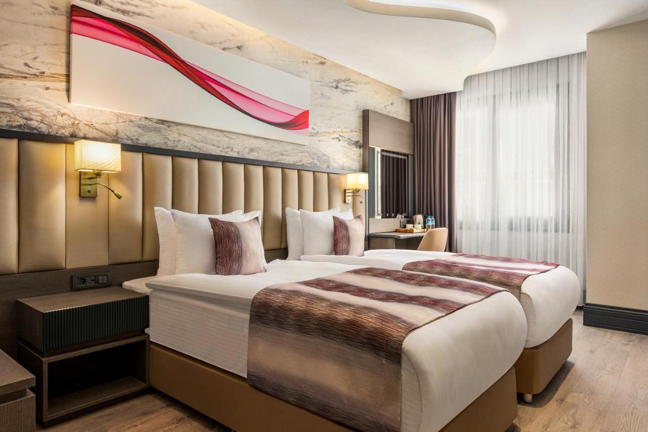 Hotel Ramada By Wyndham Istanbul Umraniye Esterno foto