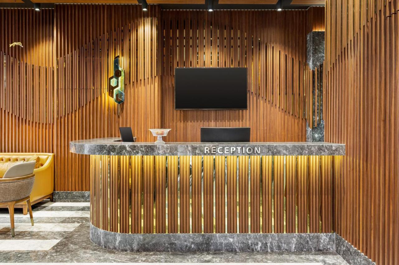 Hotel Ramada By Wyndham Istanbul Umraniye Esterno foto