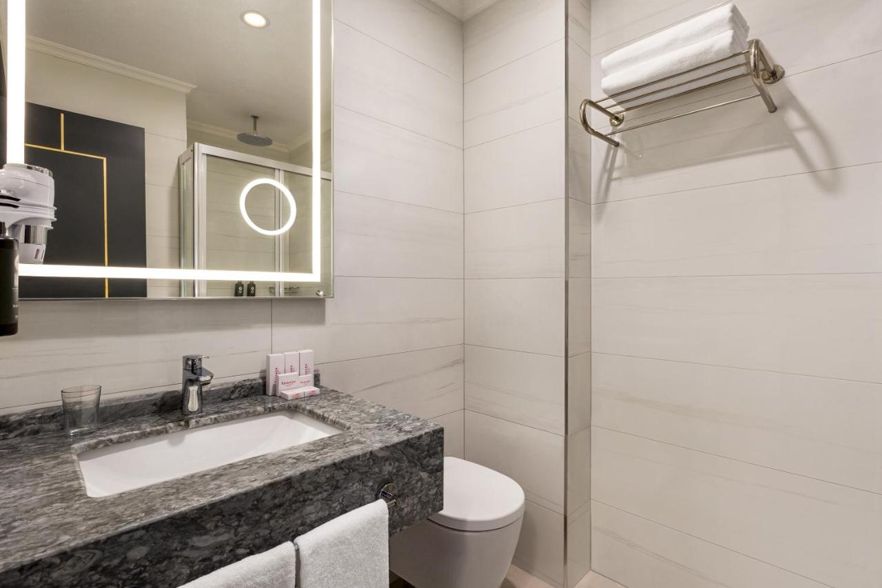 Hotel Ramada By Wyndham Istanbul Umraniye Esterno foto