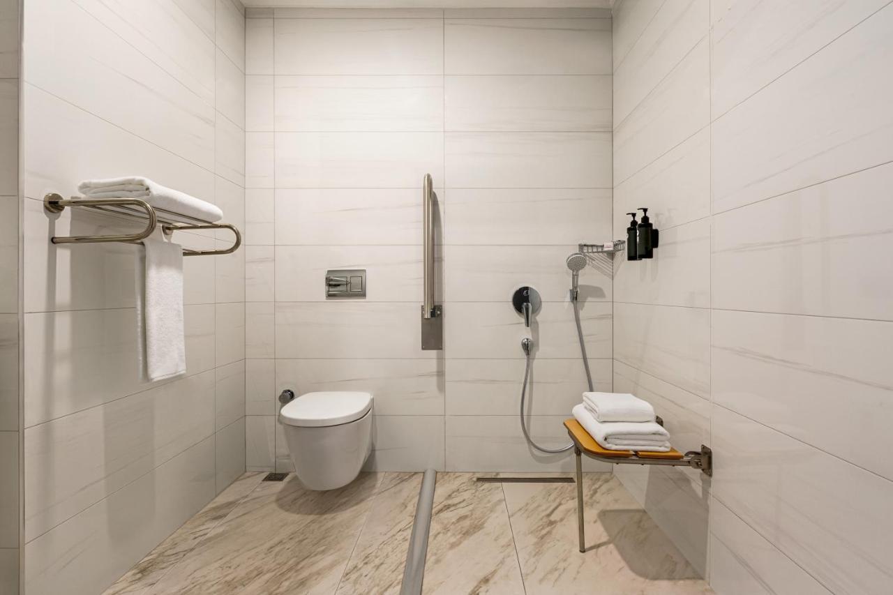 Hotel Ramada By Wyndham Istanbul Umraniye Esterno foto