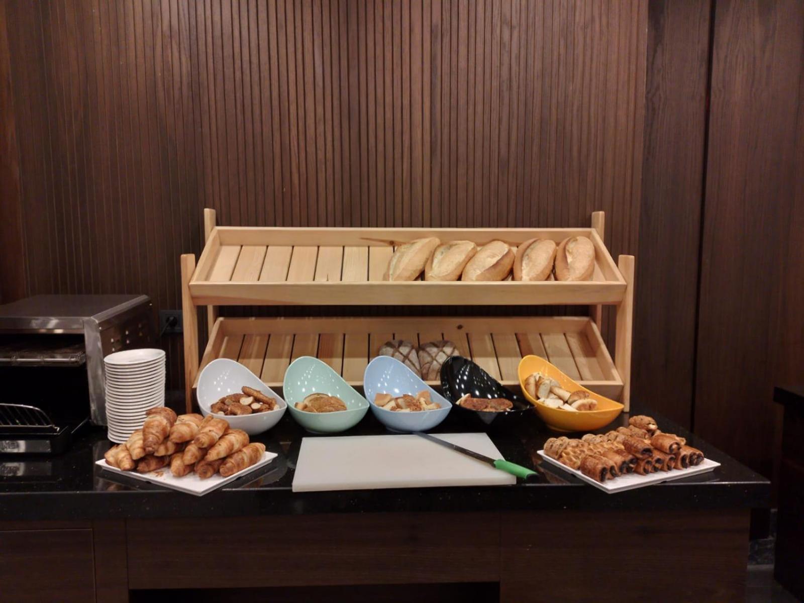 Hotel Ramada By Wyndham Istanbul Umraniye Esterno foto