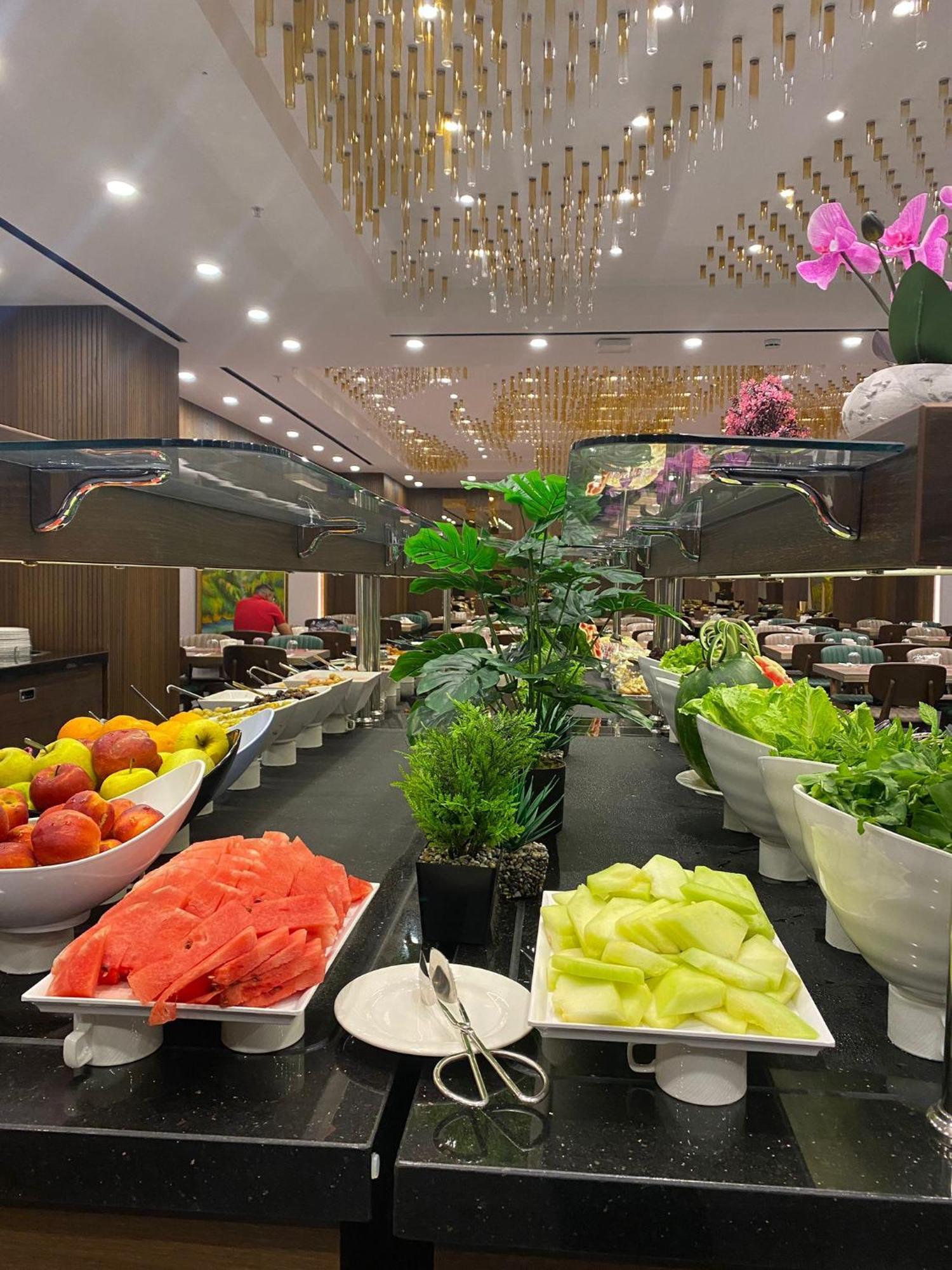 Hotel Ramada By Wyndham Istanbul Umraniye Esterno foto