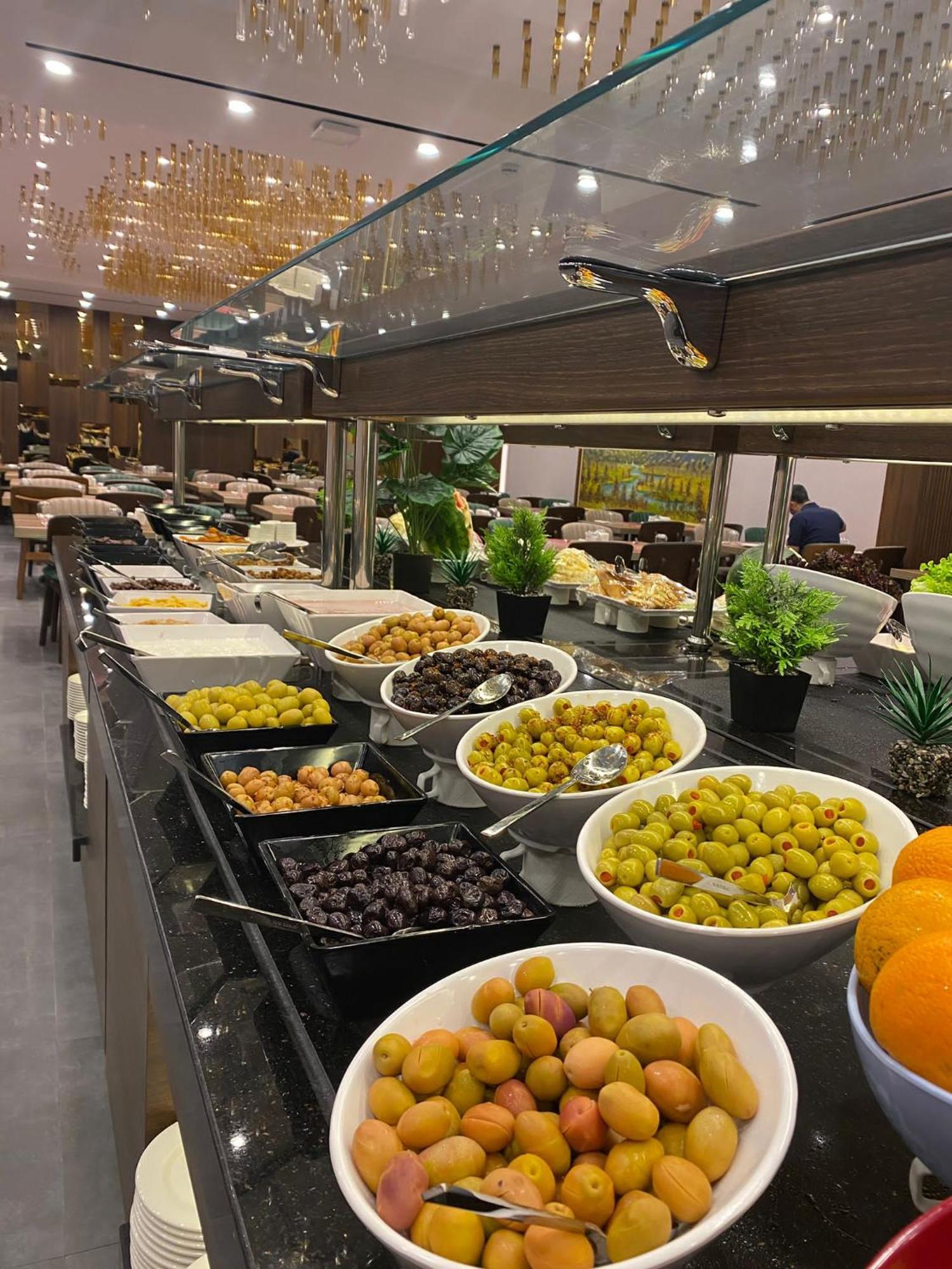 Hotel Ramada By Wyndham Istanbul Umraniye Esterno foto